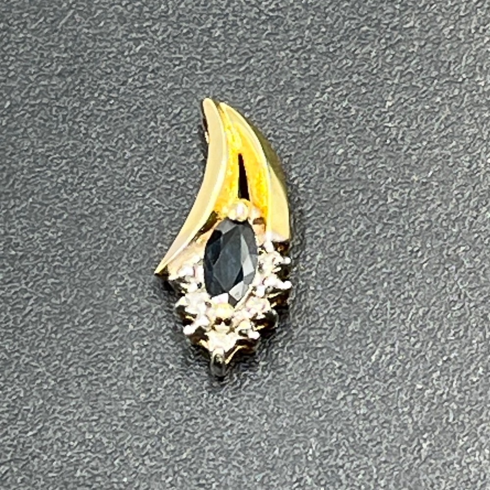 Designer Vintage 10k Yellow Gold Two Tone Sapphire and Diamond Pendant 1 gram